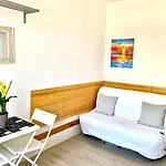 Blue Summer Vibes - Mini 2 - Ac, Parking, At 50m, Discnt Apartment *